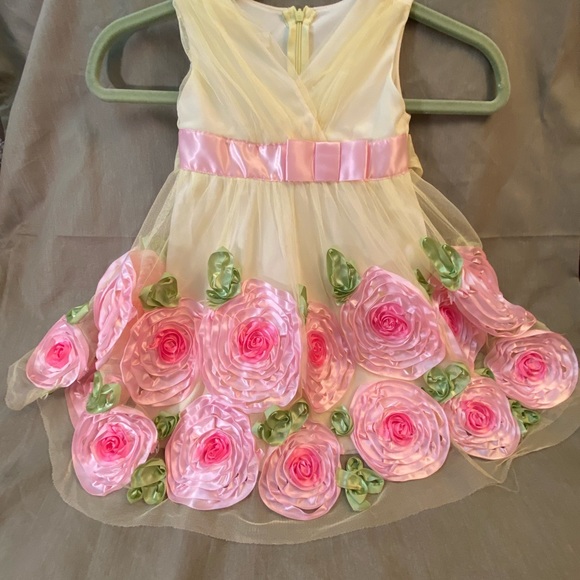 Girls dress - Picture 2 of 9